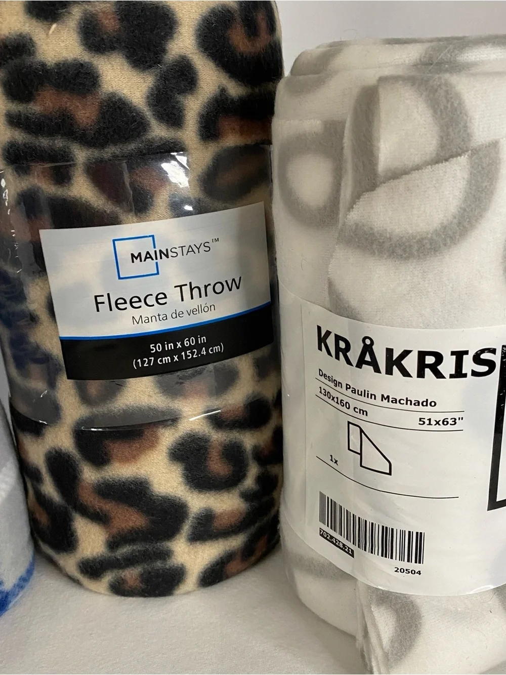 Lot of 4 Lightweight Fleece Throws, New - Picture 3 of 3